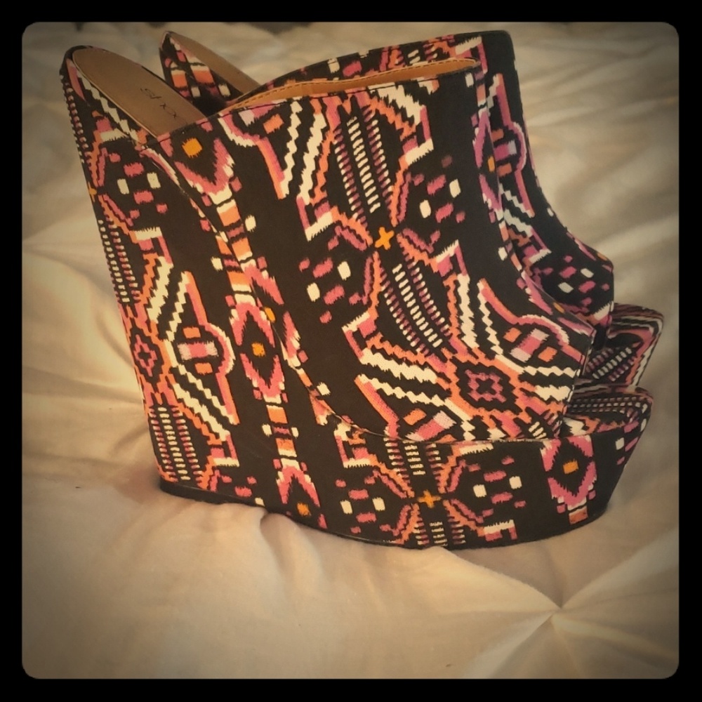 Brand new colorful Aztec wedges!